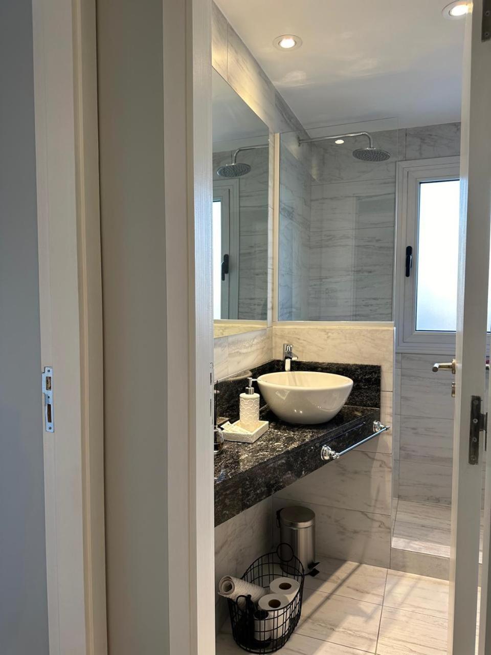 Departamento Nuevo Centrico 1dormitorio Bano Piscina Cochera Privada